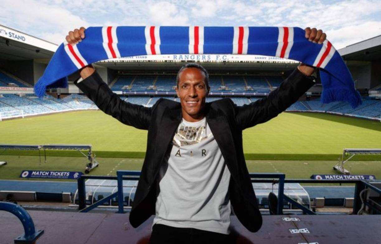 Bruno Alves se ha convertido en el primer fichaje del Rangers de Escocia este verano. El portugués firmará un contrato para las dos próximas temporadas. 'Quiero ser campeón de nuevo. Por eso he venido a este club', ha asegurado el defensa, que esta campaña ha militado en el Cagliari.