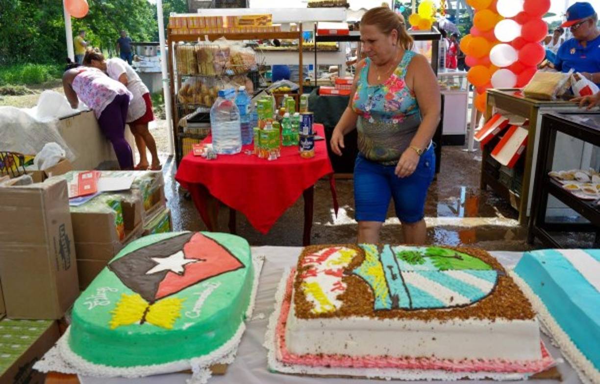 A damaged sail boat washed ashore is seen after the area was hit by Hurricane Maria in Fajardo, Puerto Rico on September 20, 2017.<br/>Maria made landfall on Puerto Rico, pummeling the US territory after already killing at least two people on its passage through the Caribbean. The US National Hurricane Center warned of 'large and destructive waves' as Maria came ashore near Yabucoa on the southeast coast. / AFP PHOTO / Ricardo ARDUENGO