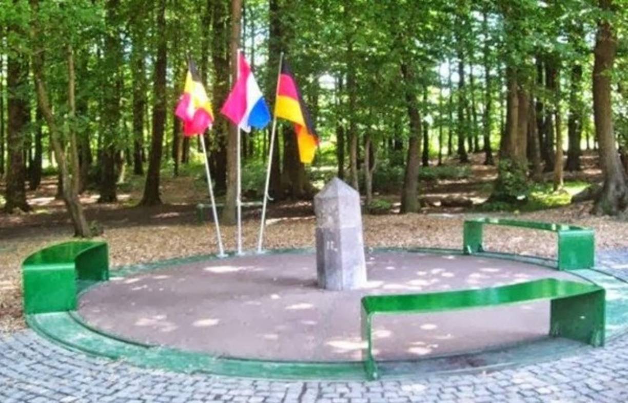 Hablando de triples fronteras... Bélgica y Holanda vuelven a una frontera curiosa, y en este caso se une también Alemania.