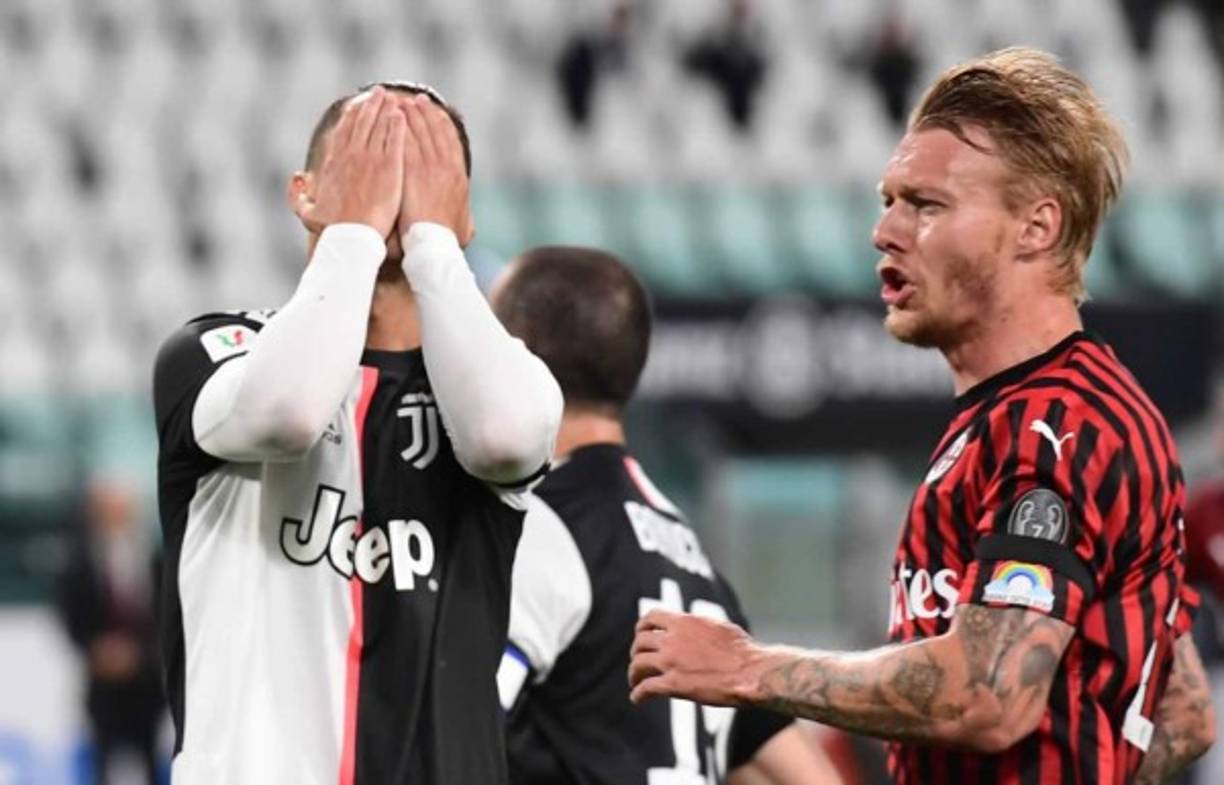 Cristiano Ronaldo se lamenta tras fallar el penal contra el Milan.