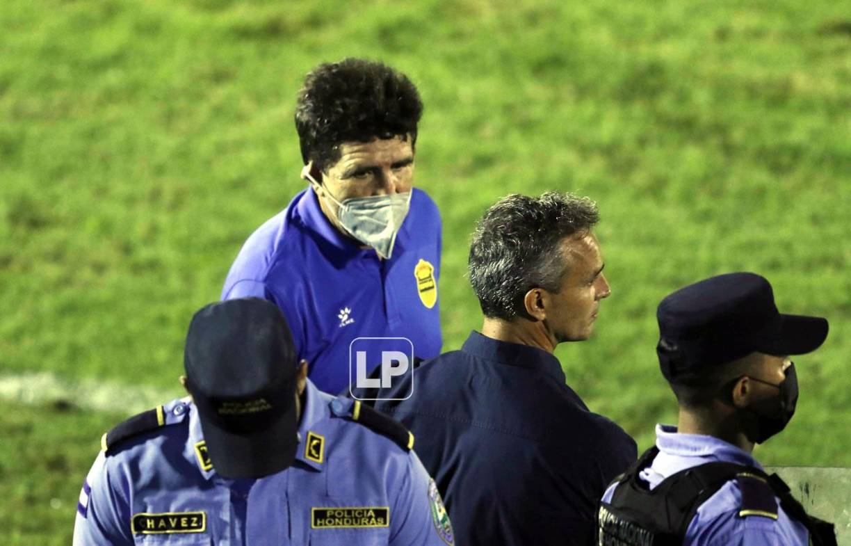 Así fue el saludo de Héctor Vargas con Pablo Lavallén tras el pitazo final del clásico.