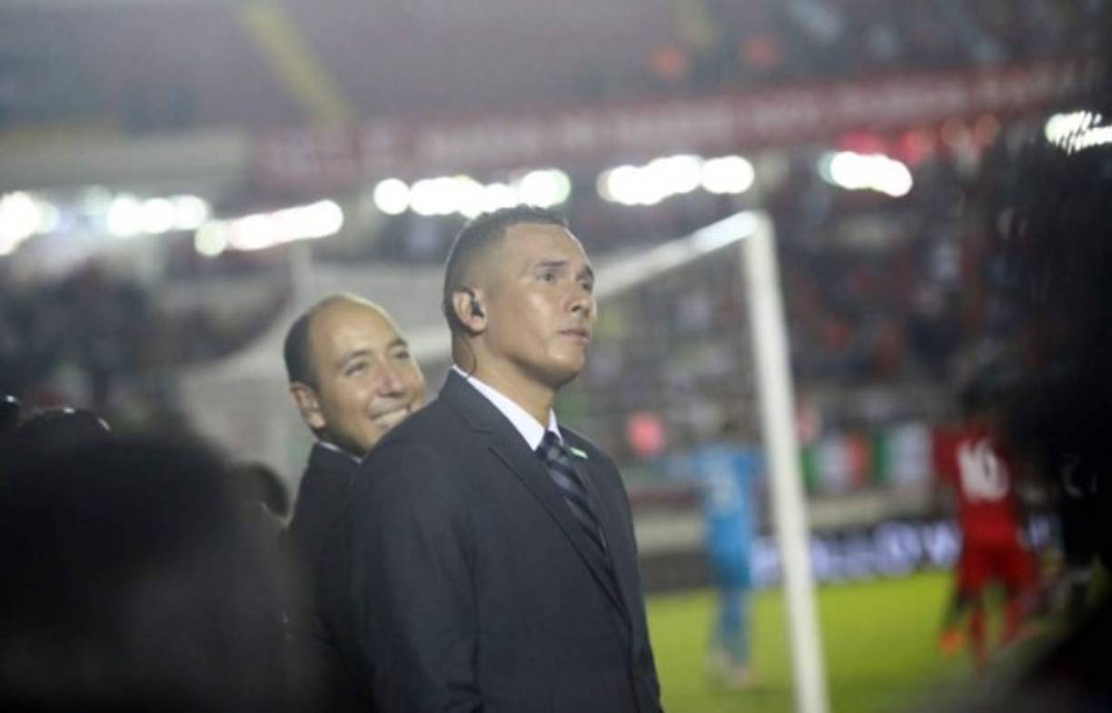 Blas Pérez la pasó muy mal durante el partido en el que fue comentarista.