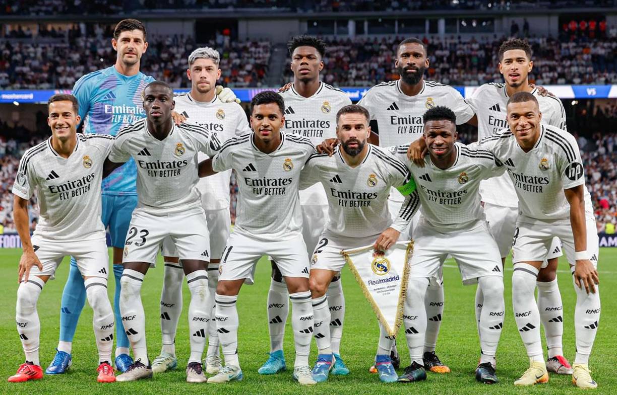 Los 11 titulares que escogió Carlo Ancelotti para el debut del Real Madrid en la nueva Champions League.