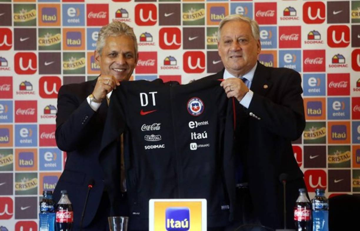 El flamante entrenador de Chile, el colombiano Reinando Rueda, afirmó que 'la selección es un lugar sagrado' que todos los jugadores 'deben respetar y valorar', durante su presentación en la que se fijó como objetivos de la Roja la Copa América de 2019 y el Mundial de Qatar de 2022.