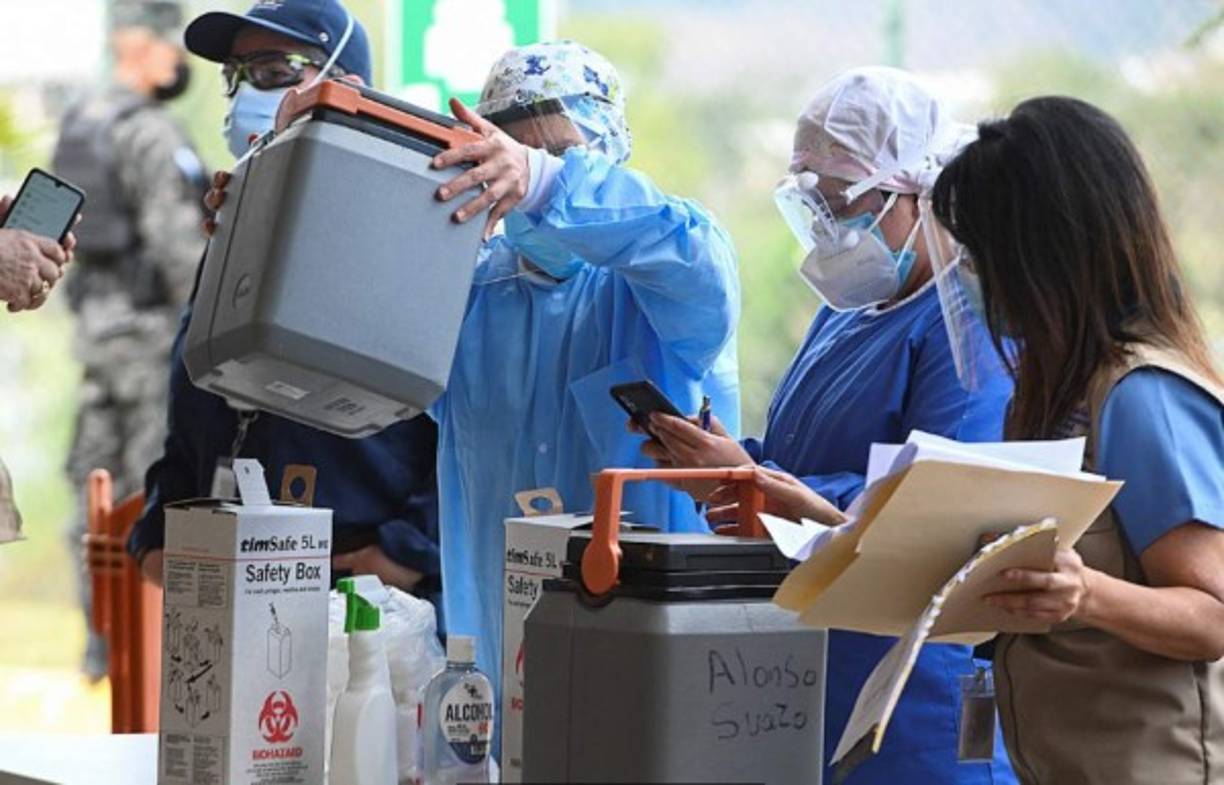 Honduras recibió este jueves 5.000 dosis de vacunas de la farmacéutica Moderna contra la covid-19 donadas por Israel. AFP
