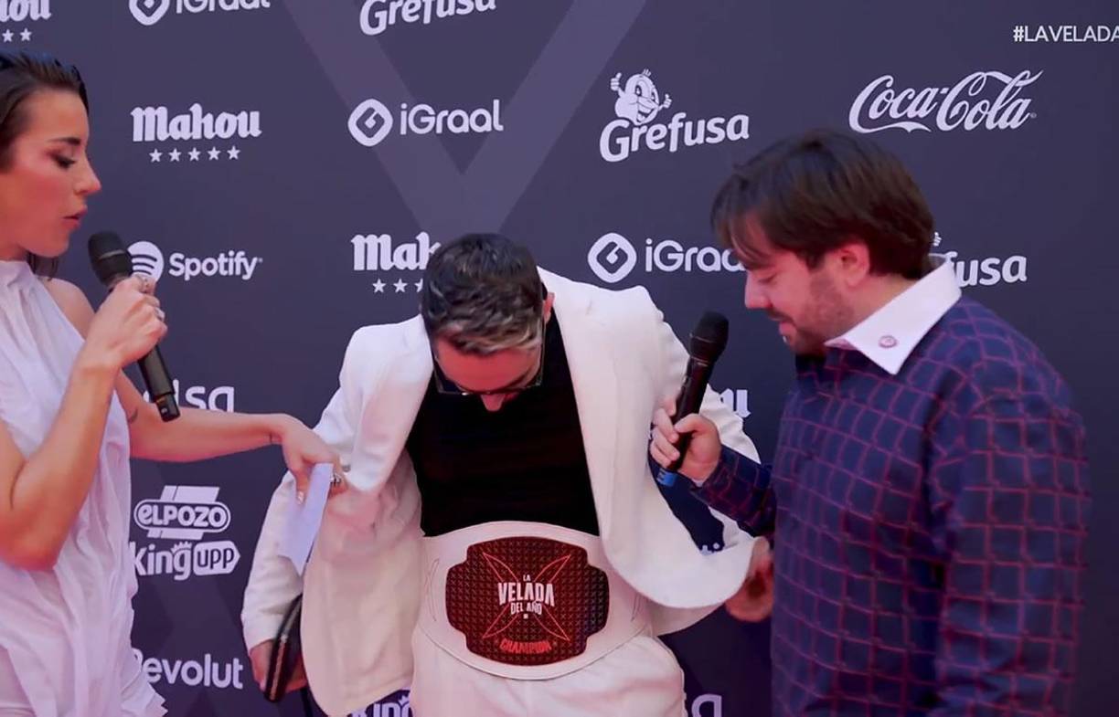 El streamer y youtuber Spursito luciendo su cinturón ganado en La Velada 2.