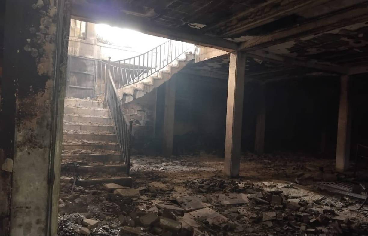 El fuego arrasó totalmente con la mercadería que estaba distribuida en los diferentes niveles del local, a excepto del primer nivel en donde las llamas no lograron llegar.