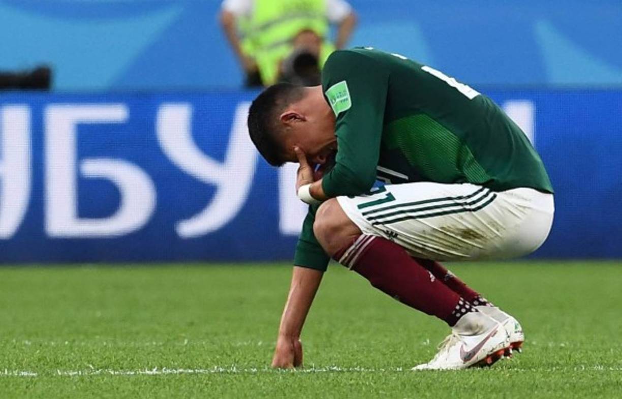 Edson Álvarez del América de México se quedó llorando tras el final del duelo entre México - Suecia