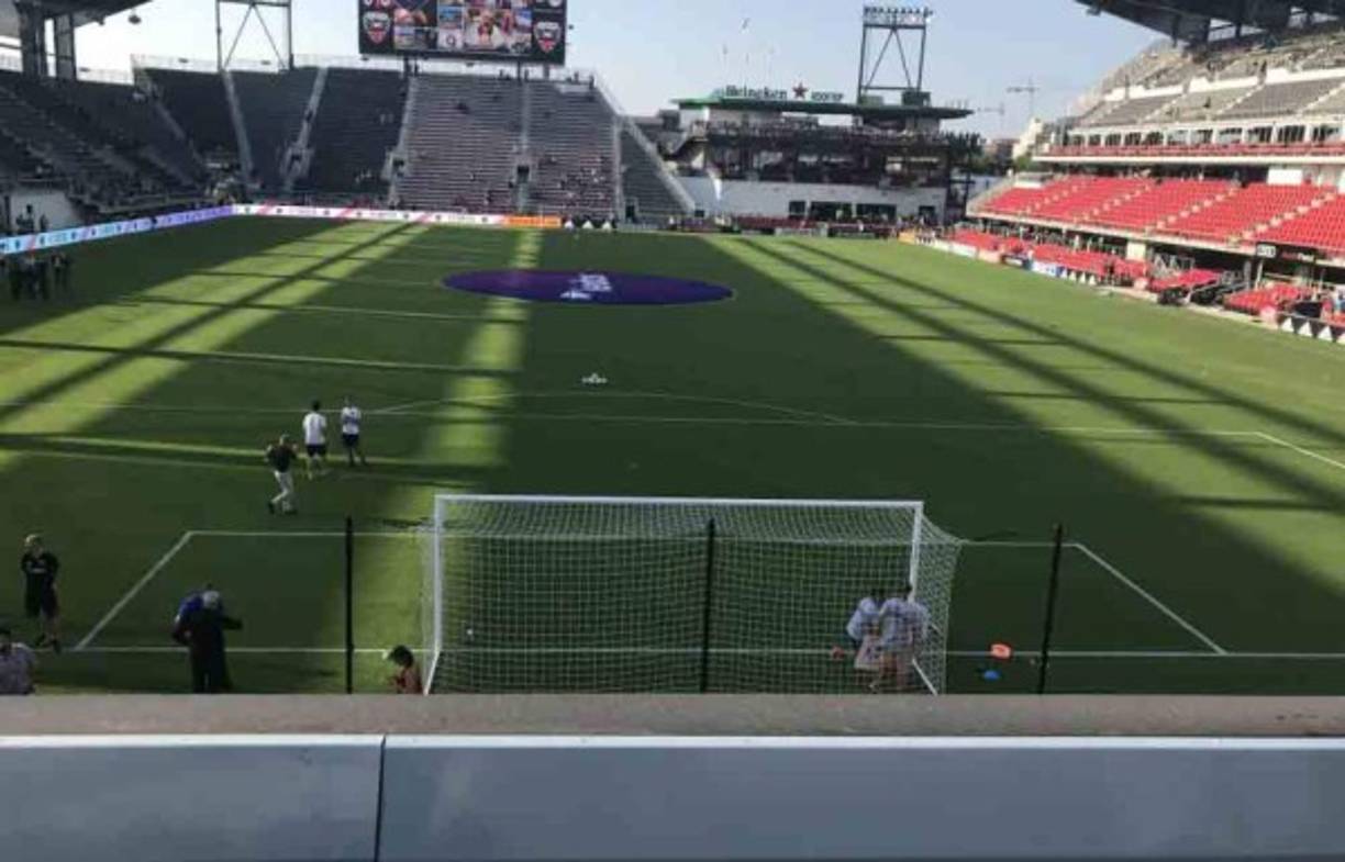 Las dimensiones del campo son de 115 yardas de largo por 90 de ancho.