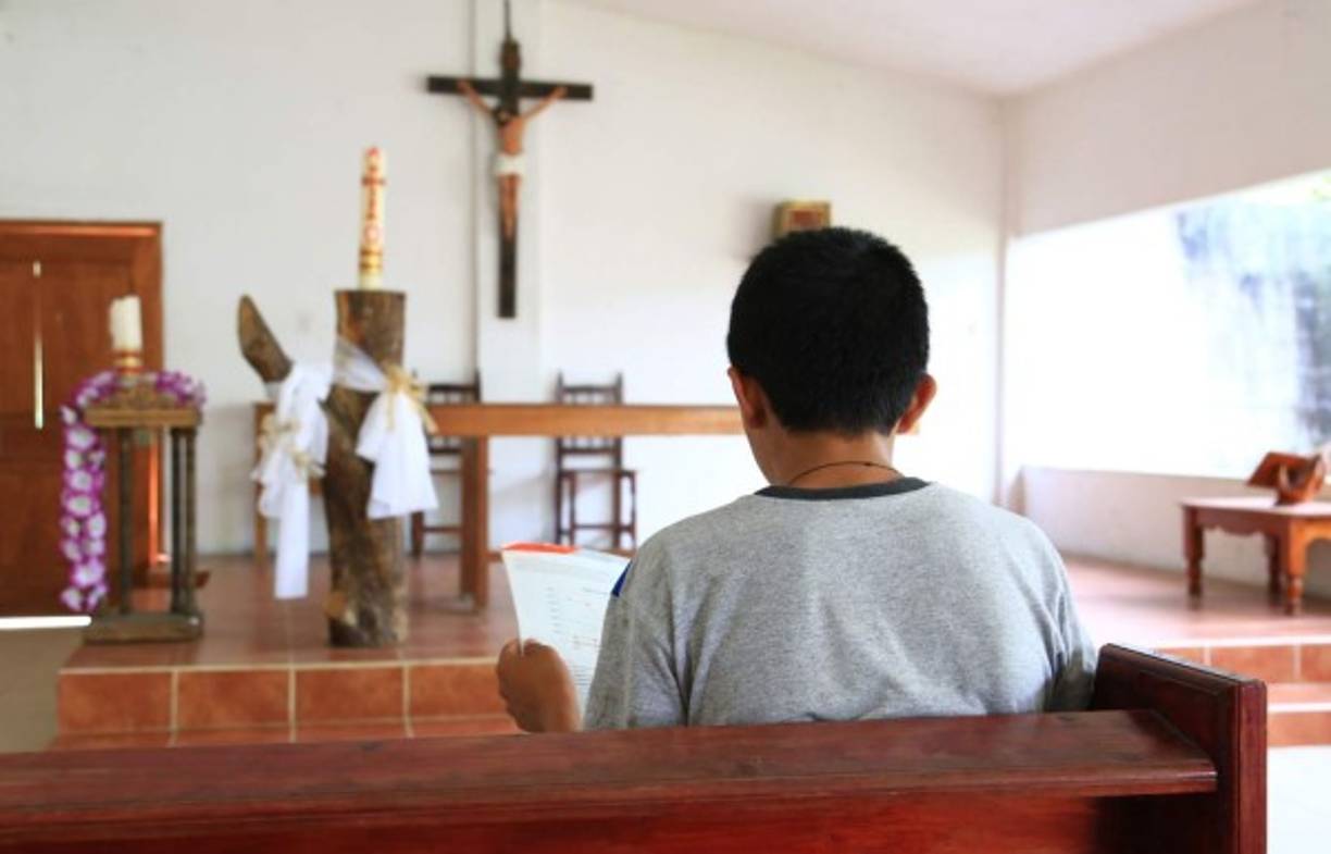 Los hondureños buscan refugio después de cruzar la frontera con Guatemala.