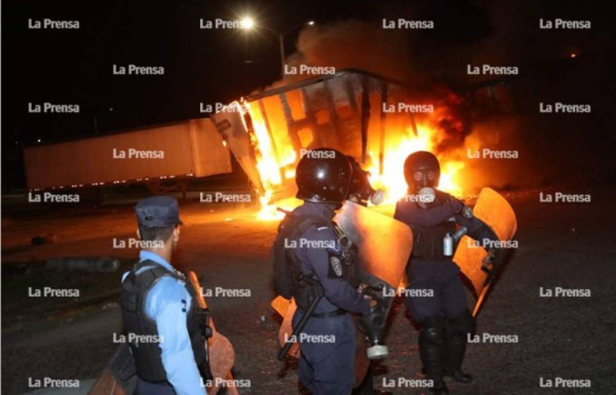 El día de ayer, martes, también obstaculizaron el paso en varios puntos de la 33 calle.