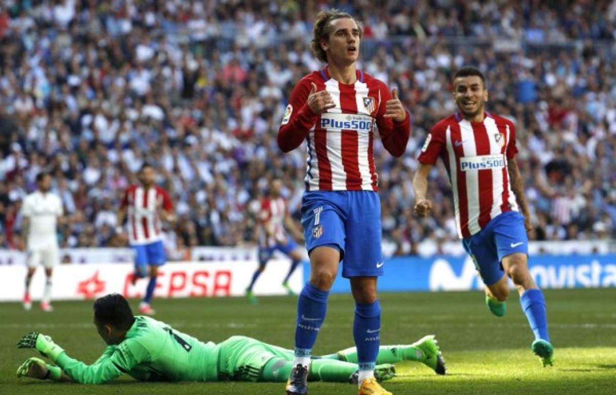 Bombazo en España. Griezmann, quien le marcó al Real Madrid en el derbi, podría ser el fichaje bomba de Florentino Pérez. Según 'L'Équipe', se produciría en 2018 después de que los dos equipos hubieran puesto fin a su pacto de no agresión, que a su juicio ya no tiene razón de ser dado que ambos están al mismo nivel en términos de rivalidad deportiva. Lo buscan como reemplazo de CR7 en el cuadro merengue.