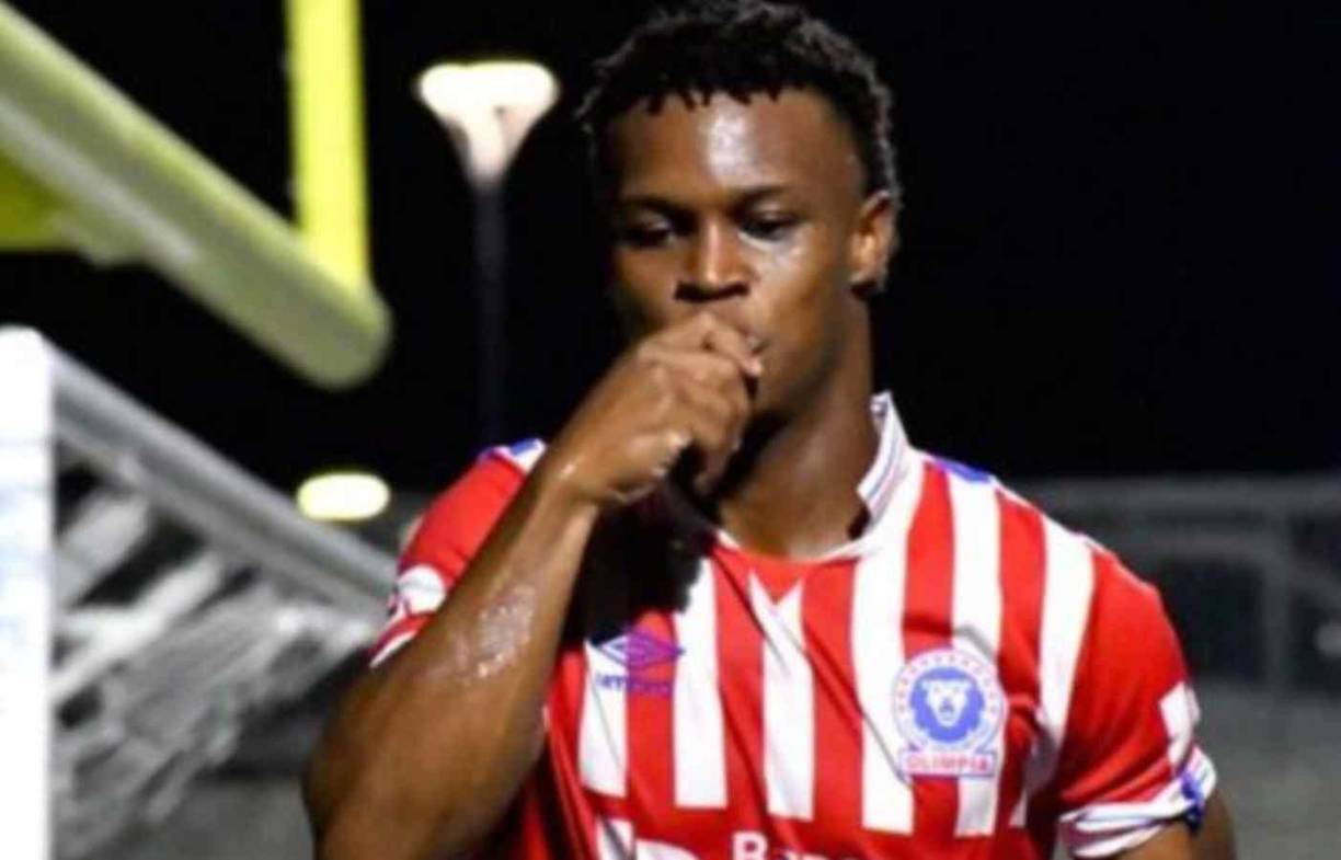 Edward Demetri Gordon, joven delantero del Olimpia, perdió la vida la madrugada de este domingo 3 de noviembre luego de sufrir un accidente de tránsito en La Ceiba.