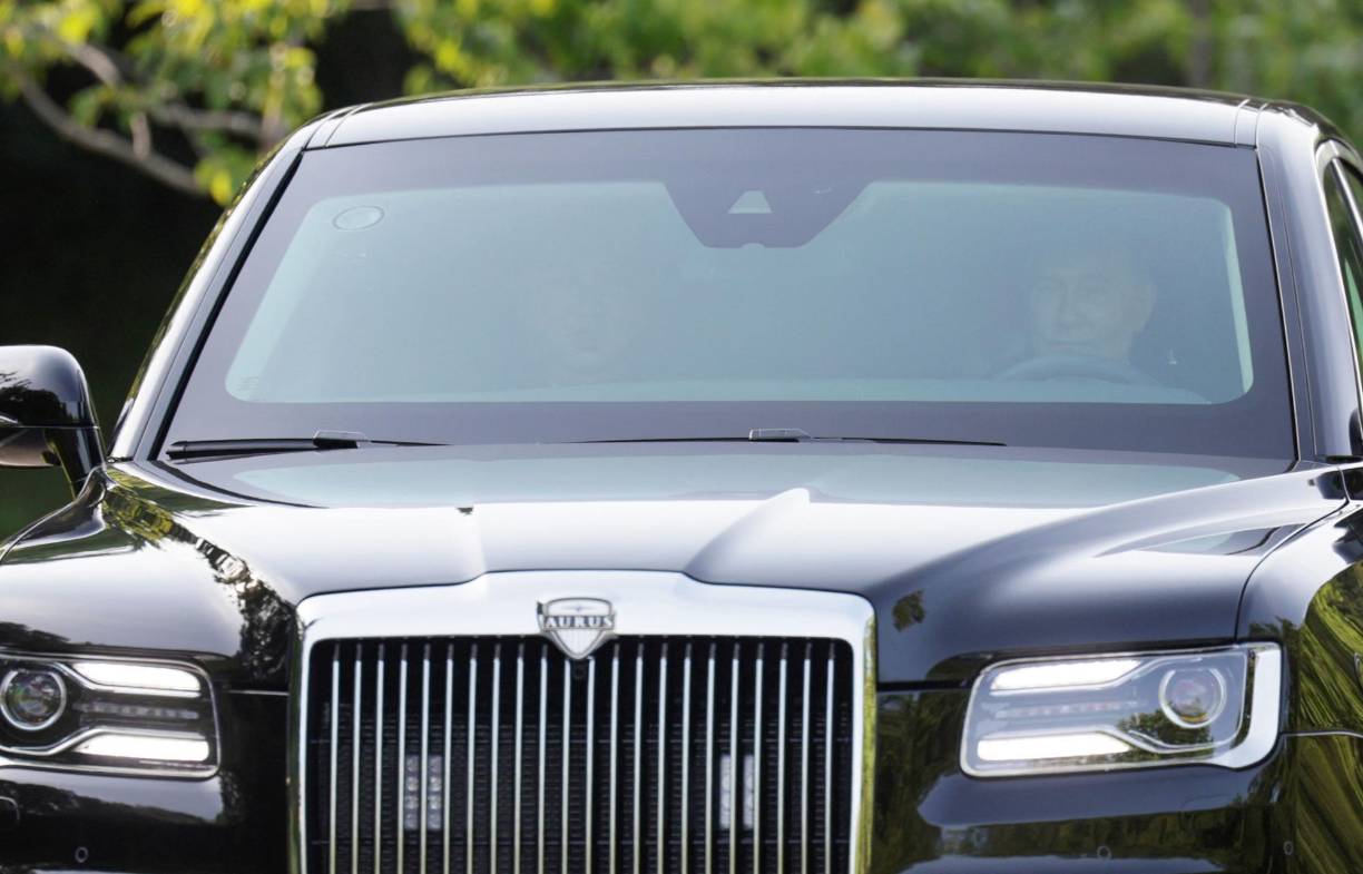 Esta es la segunda limusina de lujo que Putin obsequia al líder norcoreano.