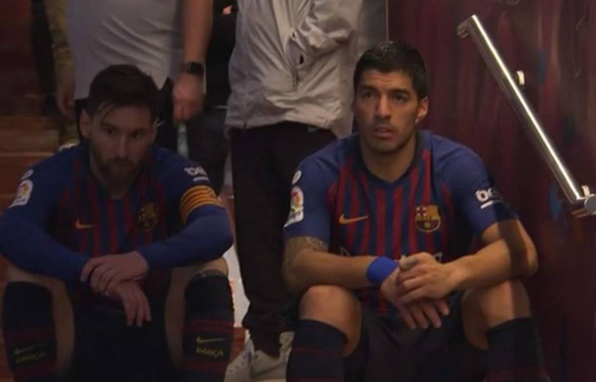 Betis' striker Cristian Tello (R) celebrates with teammate Loren after scoring the 2-1 during the Spanish LaLiga soccer match between Real Betis and Real Madrid at Benito Villamarin in Seville, Andalusia, Spain, 08 March 2020. EFE/ Raul Caro<br/>