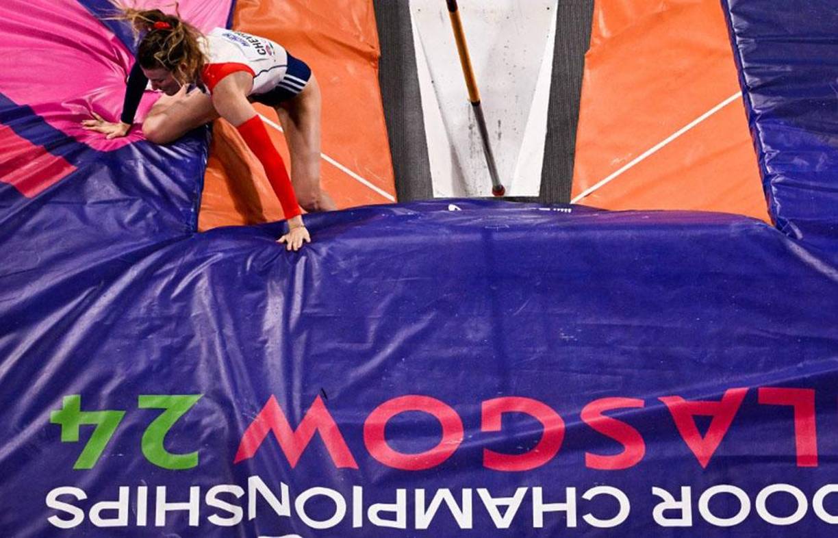 Según su entrenador Grant Brown, “El hueso sobresalía por encima de la piel”, describiendo la gravedad del impacto sufrido por Chevrier.