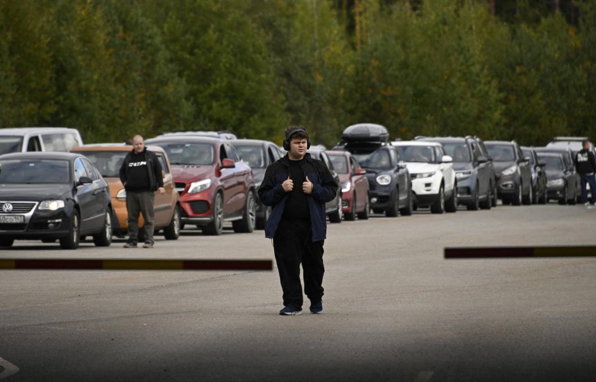 Su hijo Nikolai, de 17 años, está de acuerdo: “Decidimos no esperar a que nos llamaran al ejército. Nos fuimos”. 