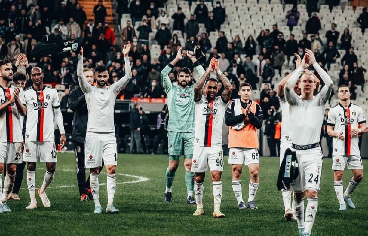 Beşiktaş: Otro club turco que se ha interesado en Alberth Elis. 