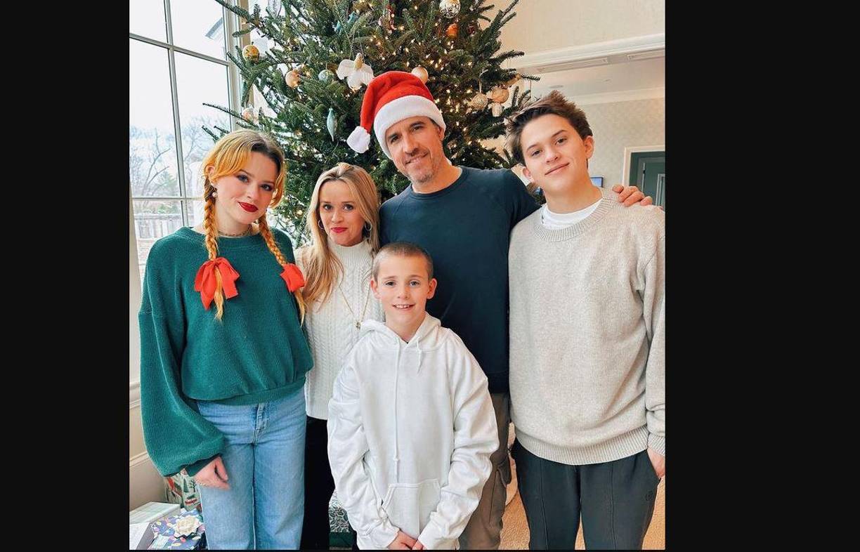 La actriz estadounidense Reese Witherspoon pasó la Navidad al lado de sus hijos y su esposo.<i> </i>