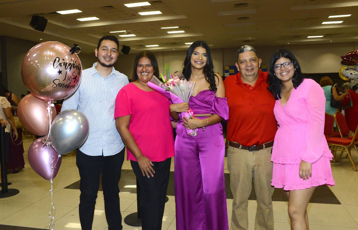 Allan Guandique, Alicia Barahona, Alisson, Fredy y Alicia Sanabria