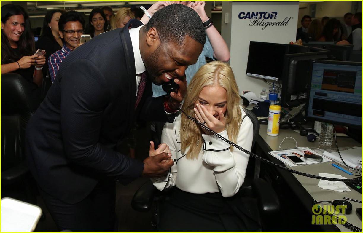 Robbie dijo que conocer al rapero fue “uno de los momentos más deslumbrantes de su vida”. Ella hizo esa confesión mientras participaba en la serie de videos “73 Preguntas”, de Vogue en 2019.