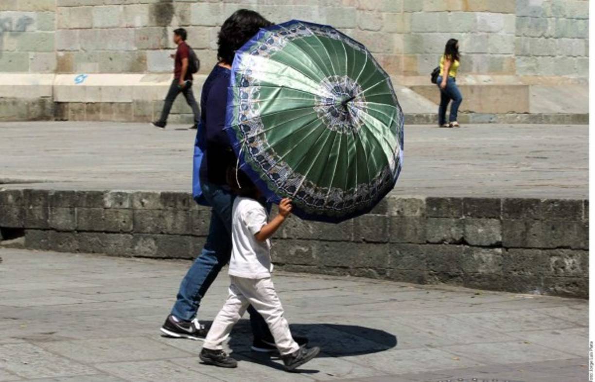 Los bloqueadores de grado alto ofrecen cierta protección de los rayos ultravioleta del sol.