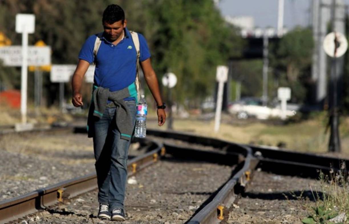 'La caravana sigue y nuestro próximo objetivo es estar el 5 (de abril...) en la ciudad de Puebla (centro). Permaneceríamos hasta el 8', dijo un miembro de la organización Pueblo sin Fronteras bajo condición de anonimato, asustado según él, tras recibir amenazas de muerte por ayudar a los migrantes. Allí esperan recibir asesoramiento.