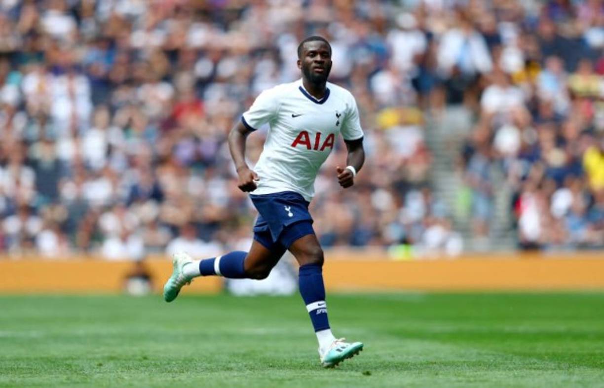 El centrocampista Tanguy Ndombélé podría estar cerca de abandonar el Tottenham en este mercado veraniego. Los Spurs piden 60 millones de euros por el volante francés.
