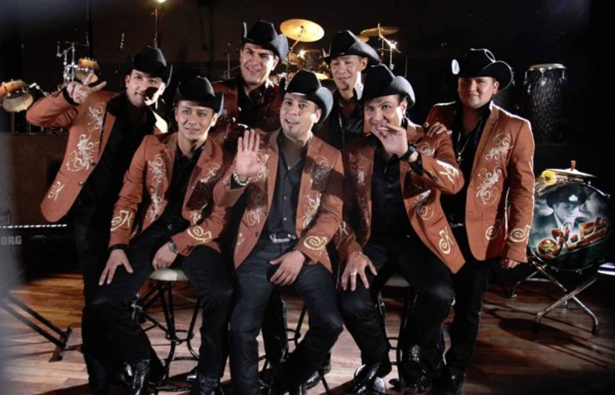 K- Paz de la Sierra ha sido relacionado con narcotraficantes por ofrecer conciertos y escribir corridos. Este la banda estuvo en Honduras y brindó un show en Copán.