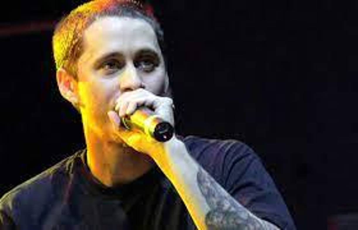 Natalia Améstica relata en uno de los videos divulgados por Saab que drogó a Canserbero y Molnar, quien era su esposo, al poner una alta dosis de alpram -un medicamento para tratar la ansiedad- en una bebida, apuñalándolos después varias veces.