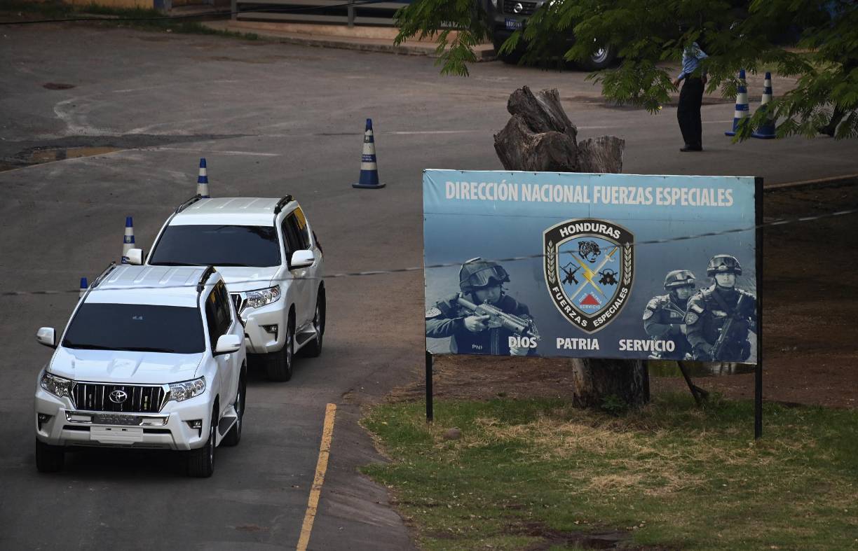Según expertos, el exmandatario podría enfrentar hasta dos cadenas perpetuas en Estados Unidos, país que ya sentenció a su hermano, el exdiputado Juan Antonio “Tony Hernández”, también por delitos de narcotráfico. Fotografía: AFP