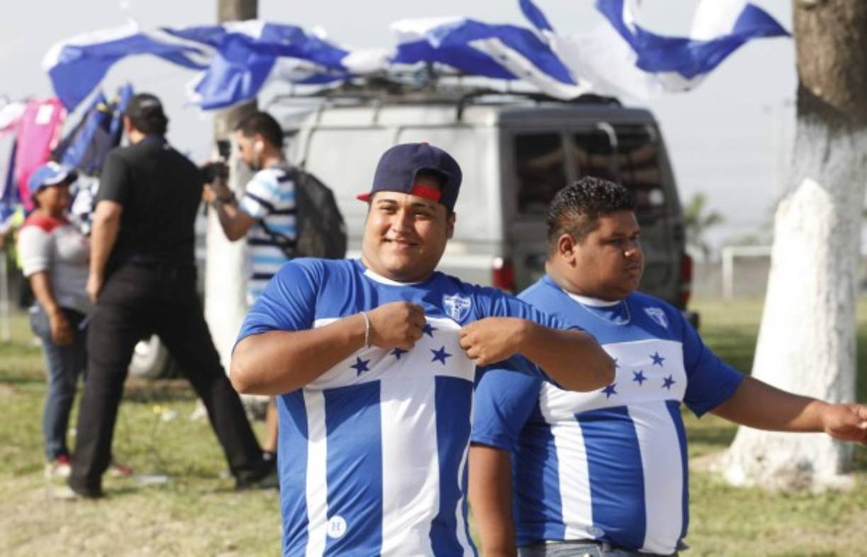 Los catrachos tienen muchas esperanzas de que la Selección obtenga un buen resultado.