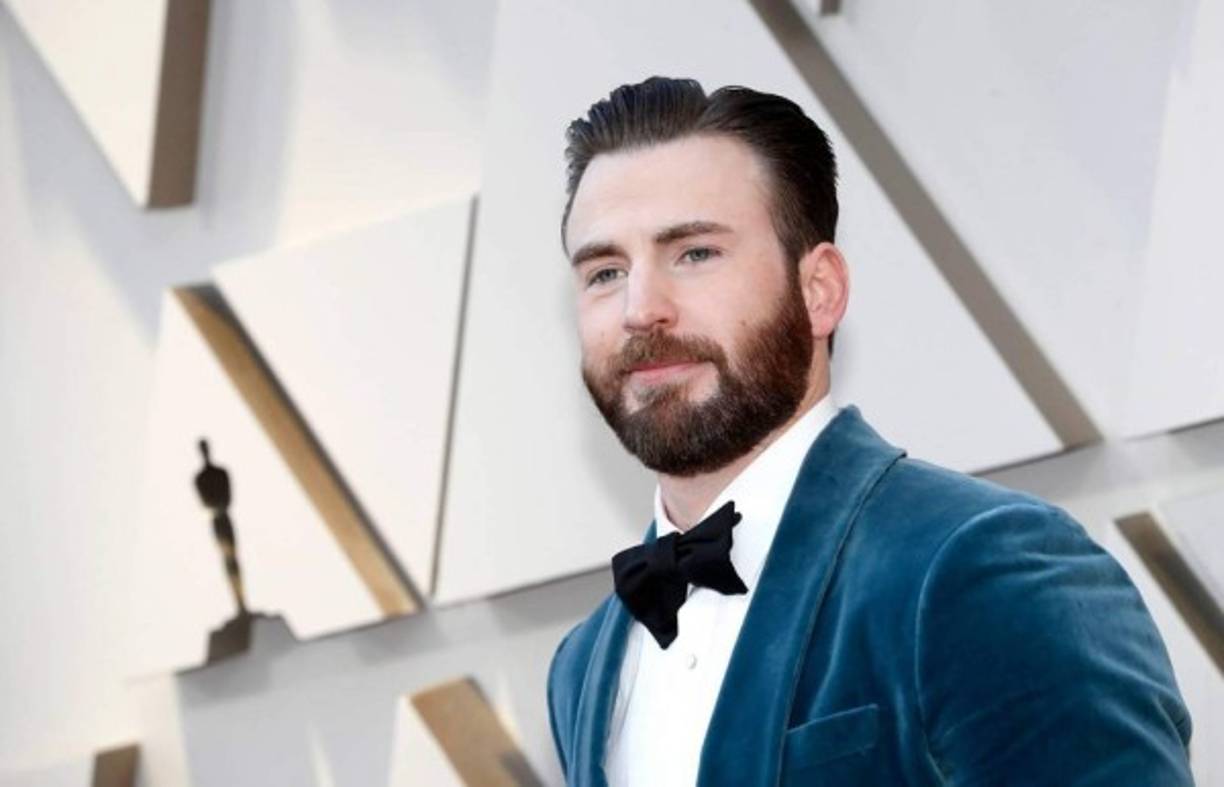 El actor solo quería compartir un video en el que aparecía divirtiéndose en familia con el juego Head's Up. El problema es que hacia el final se podía ver la galería de fotos de su celular y, entre ellas, esa imagen subida de tono.<br/>Por supuesto, a nadie se le pasó por alto este detalle y, aunque el actor borró el video en unos minutos, ya era demasiado tarde: muchas personas habían realizado capturas de pantalla y la instantánea está corriendo como la pólvora por las redes sociales.<br/>