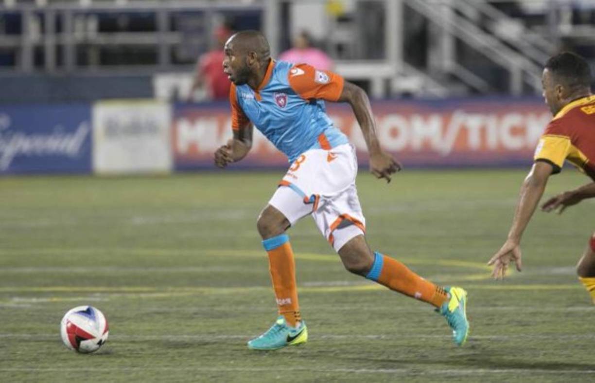 El mediocampista hondureño Wilson Palacios, con ofertas de China, también ha llamado la atención del Miami United de la NPSL, donde estaba jugando 'Rambo' de León.