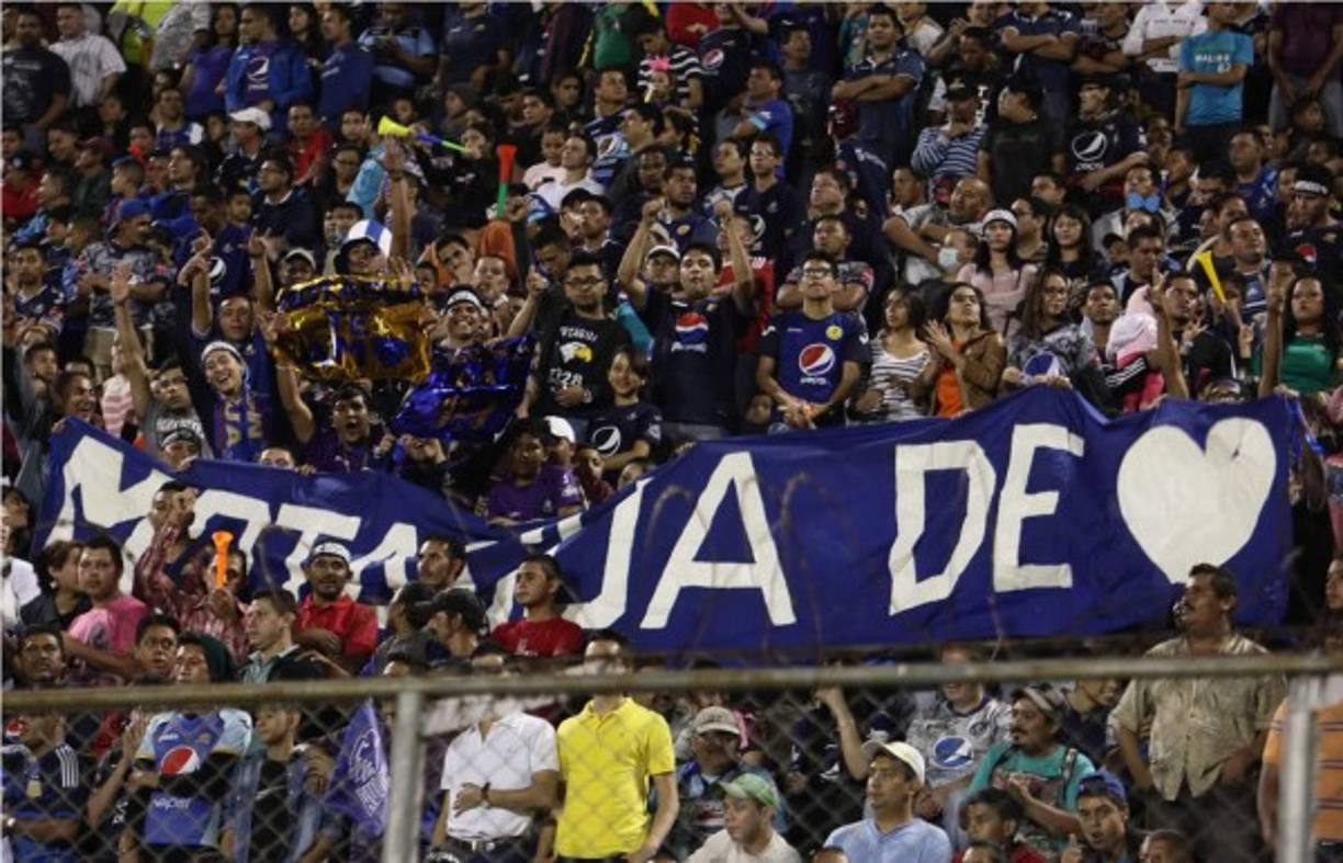 La hinchada del Motagua le dio el apoyo a su equipo, inclusive corearon el nombre de Peralta, un enorme gesto.