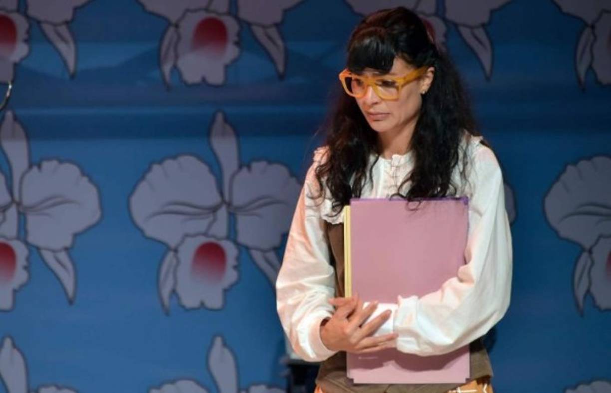 La protagonista, Betty, trabaja en Ecomoda, una representación del ambiente laboral de muchas empresas.<br/><br/>