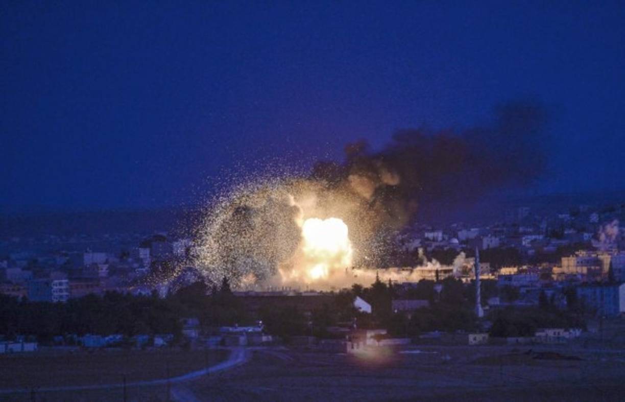 Los bombardeos de la Coalición Internacional contra el Estado Islámico sobre Kobane, han frenado la ofensiva de los terroristas.