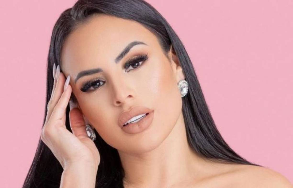 Tras darse a conocer su romance con Toni Costa, Evelyn ha ganado gran popularidad en TikTok, en donde comparte contenido relacionado con coreografías y un estilo de vida sano. 