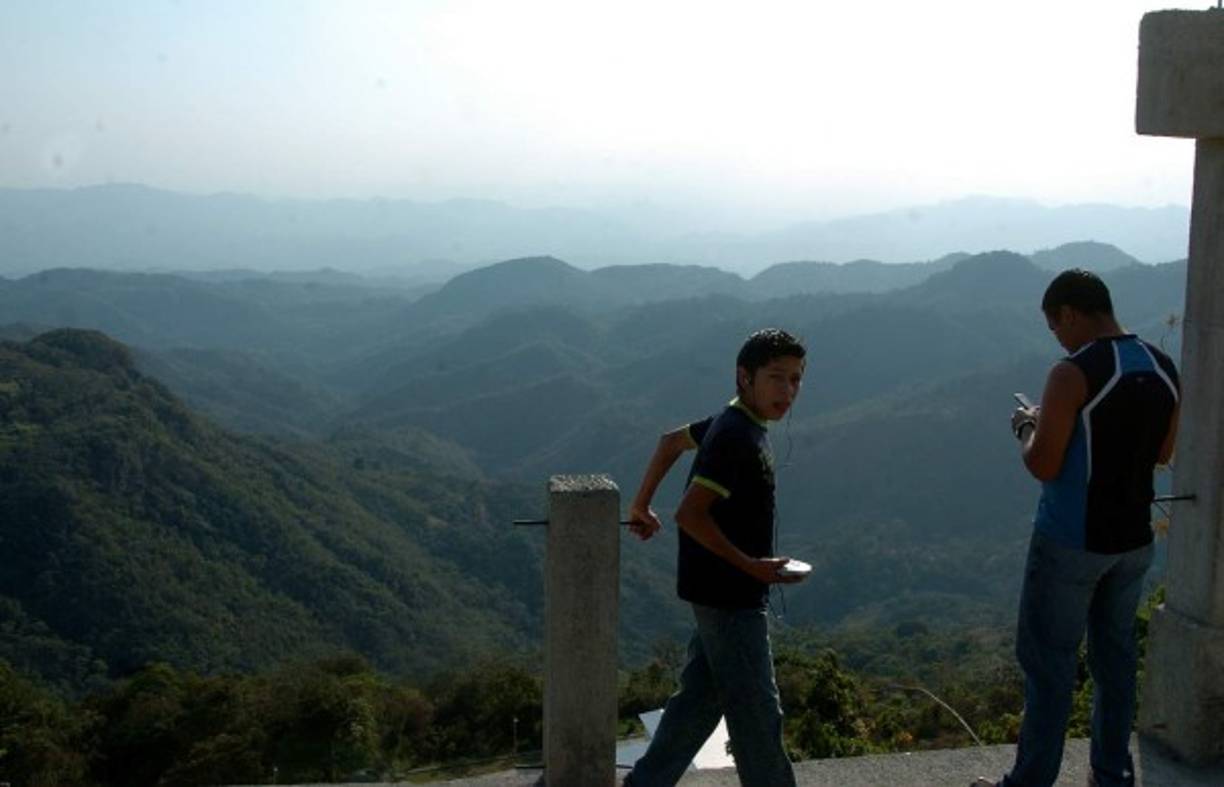 En Gualcince, Lempira, hay un mirador donde se observan las hermosas montañas del occidente de Honduras.