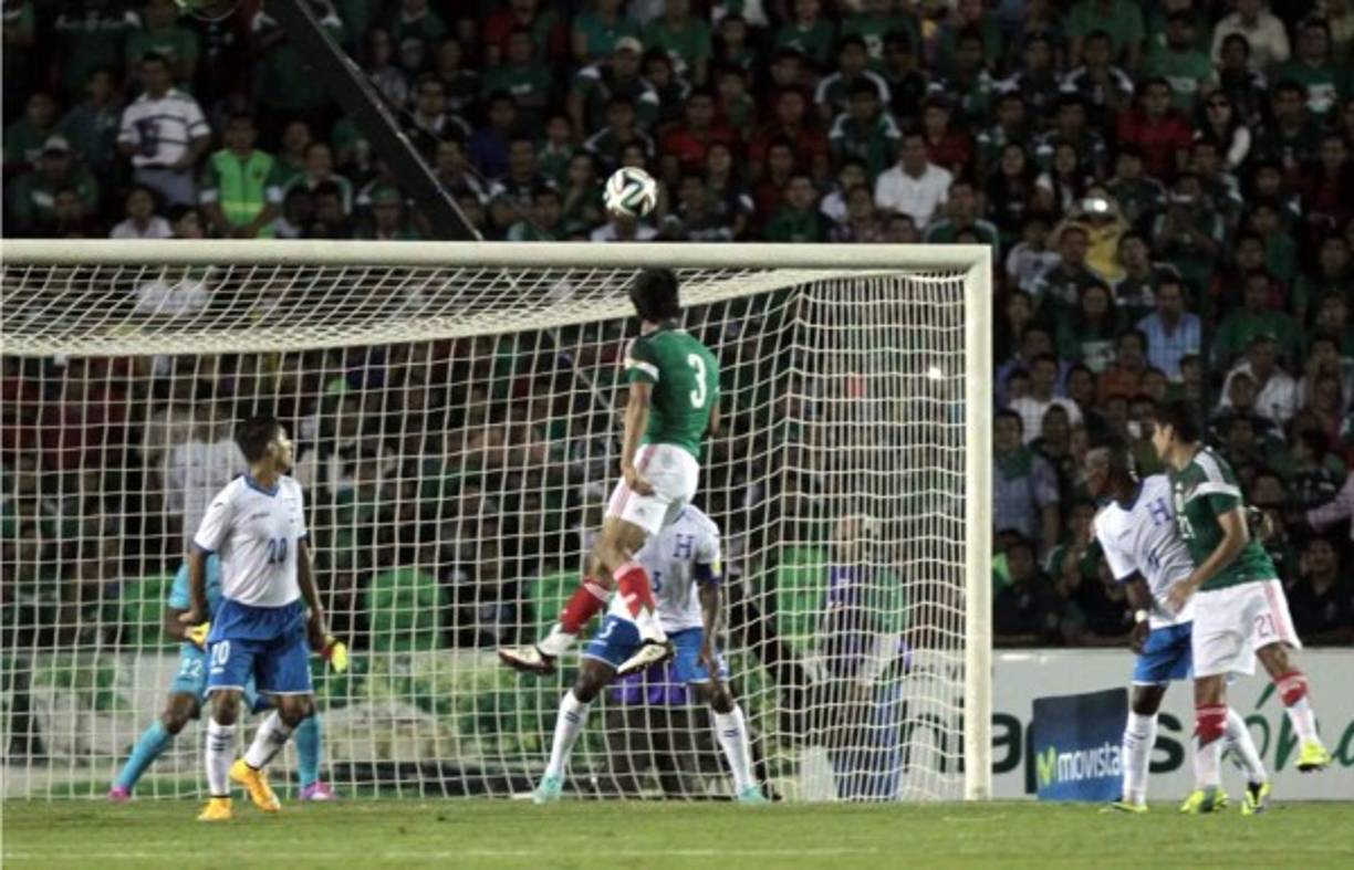 Secuencia del segundo gol de México marcado por Oswaldo Alanís con este remate de cabeza.