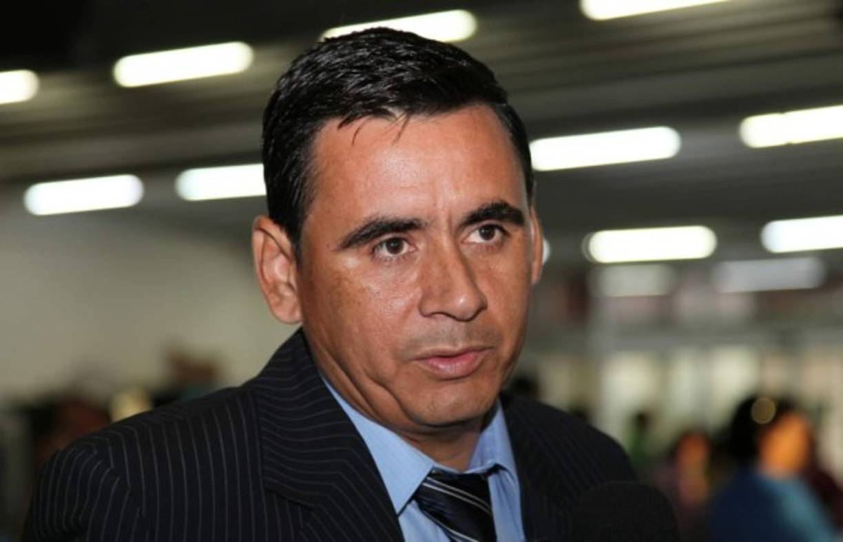 Benigno Pineda: El ex-árbitro busca una diputación por Santa Bárbara por el partido Pinu-SD y se mantiene a la expectativa, cuenta con apenas 1,053 marcas.