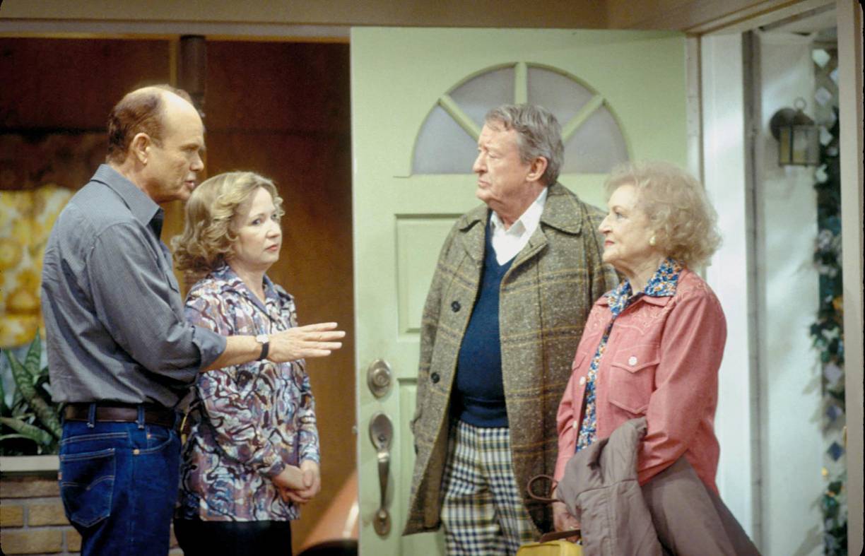 That ‘70s Show. Betty White fue un personaje recurrente en That ‘70s Show. La actriz daba vida a Bea Sigurdson, la abuela de Eric Forman (Topher Grace) y madre de Kitty Forman (Debra Jo Rupp). Era totalmente pasivo-agresiva y siempre le gritaba a su esposo cuando se presentaba en Wisconsin para visitar a la familia.