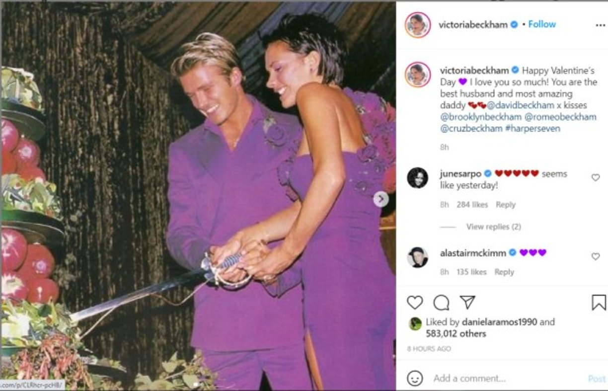“Feliz día de San Valentín. ¡Te quiero mucho! Eres el mejor esposo y el papá más increíble”, esas fueron las bellas palabras que le dedicó Victoria a su esposo David Beckham. La cantante y diseñadora de modas también compartió varias fotos del recuerdo junto a su famoso esposo.