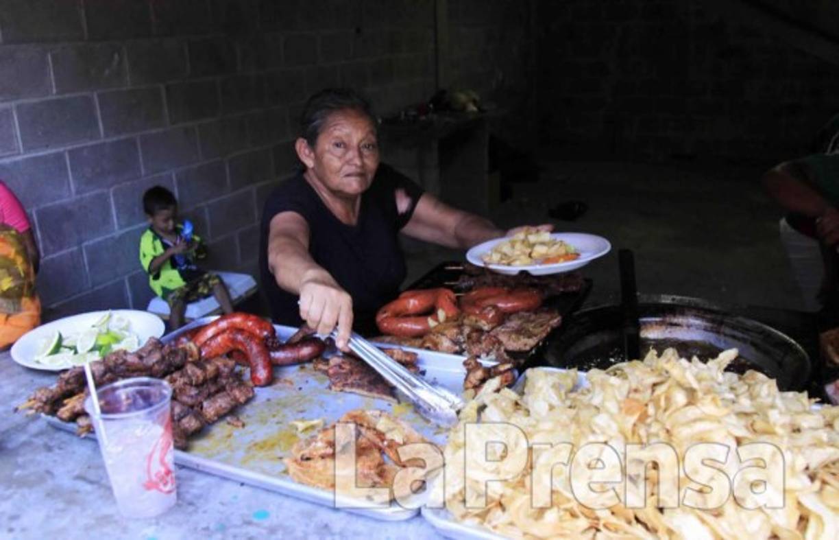¡Qué rico! La comida no podía faltar en el estadio.