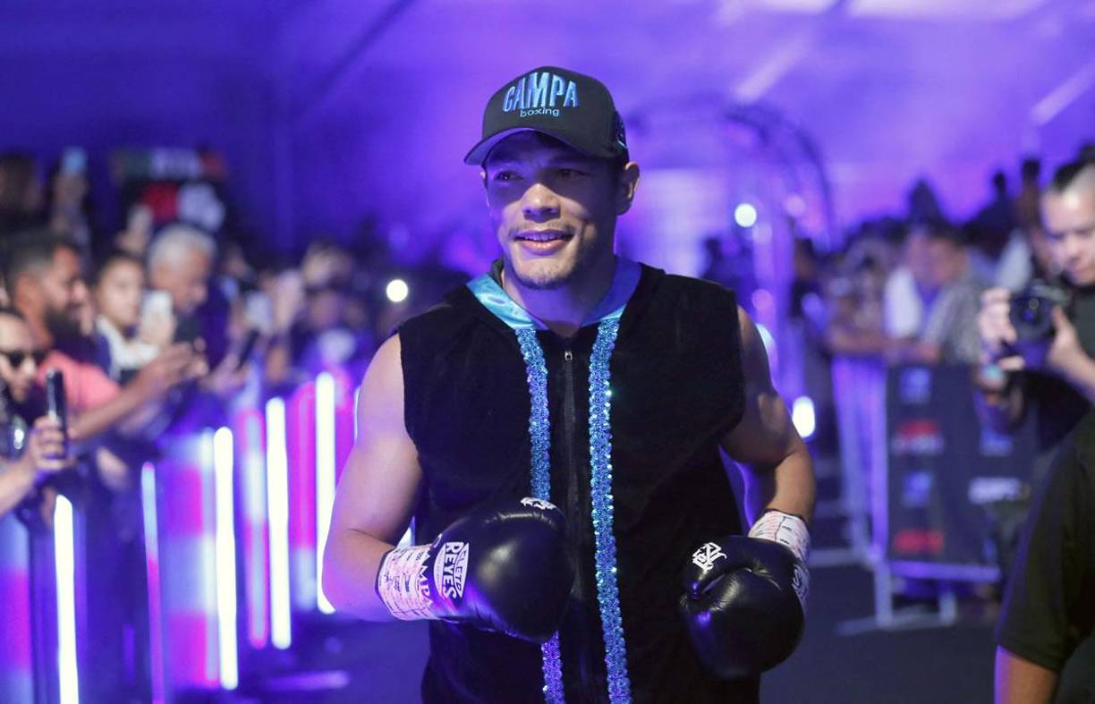El mexicano Pedro Campa fue el primero en salir al ring.
