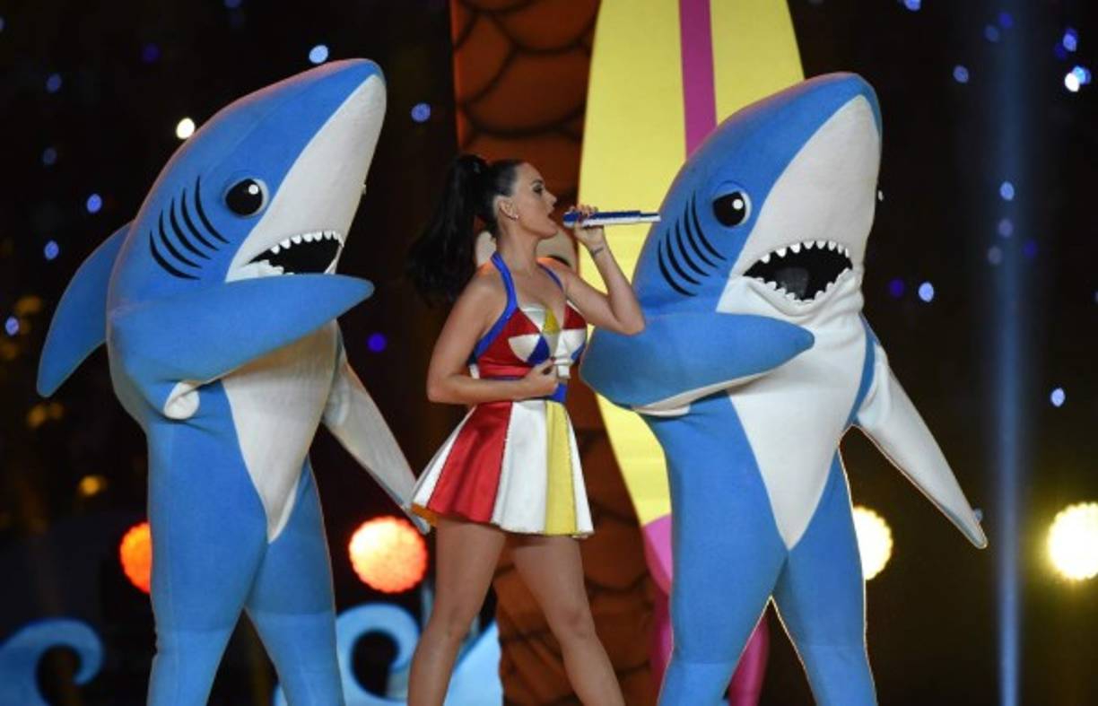 Segura y bella, así lució Katy Perry en el entretiempo del Super Bowl 2015.