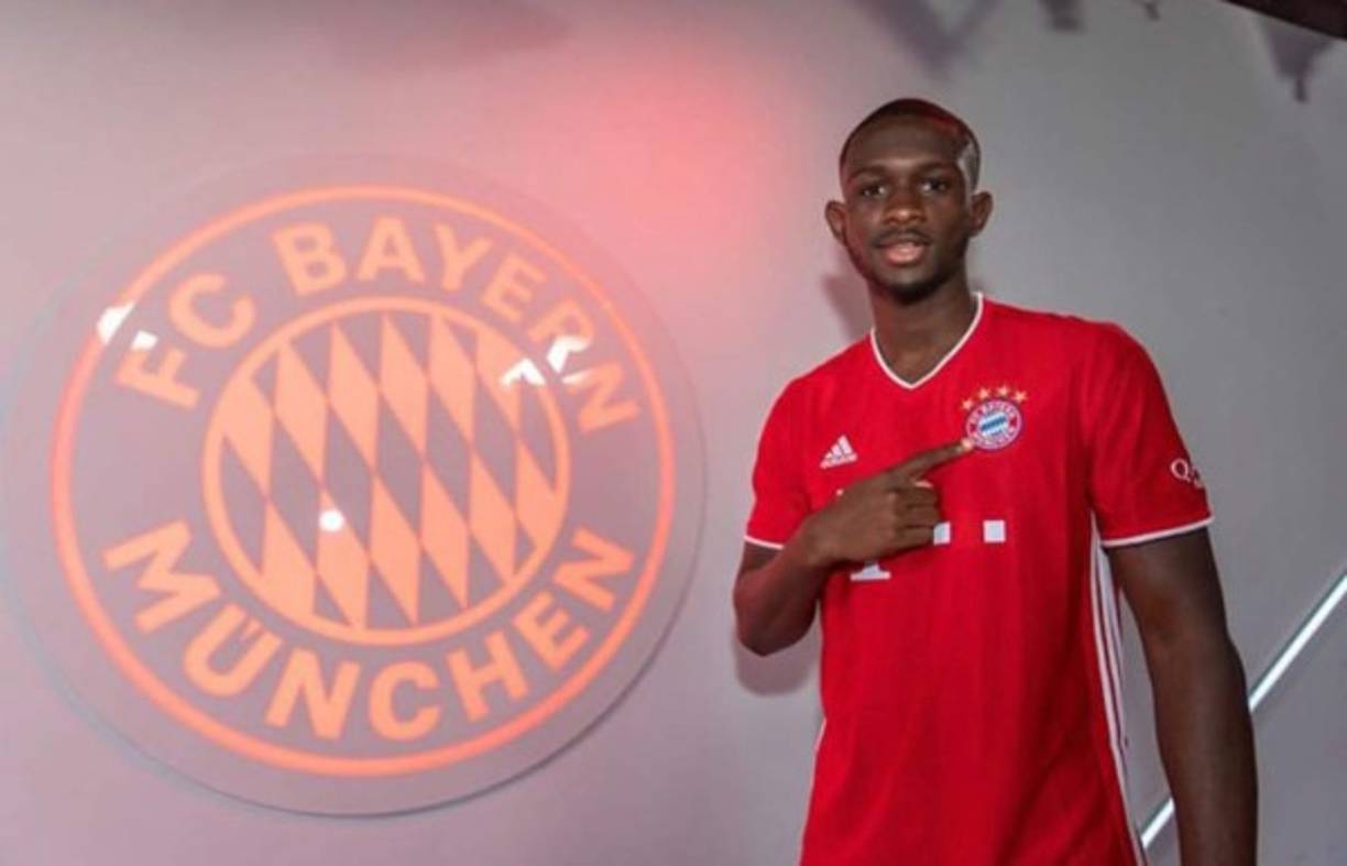 Tanguy Kouassi: Joven defensor francés que salió del PSG y ya fue fichado por el Bayern Múnich, equipo que dejó sin Champions League al conjunto parisino.