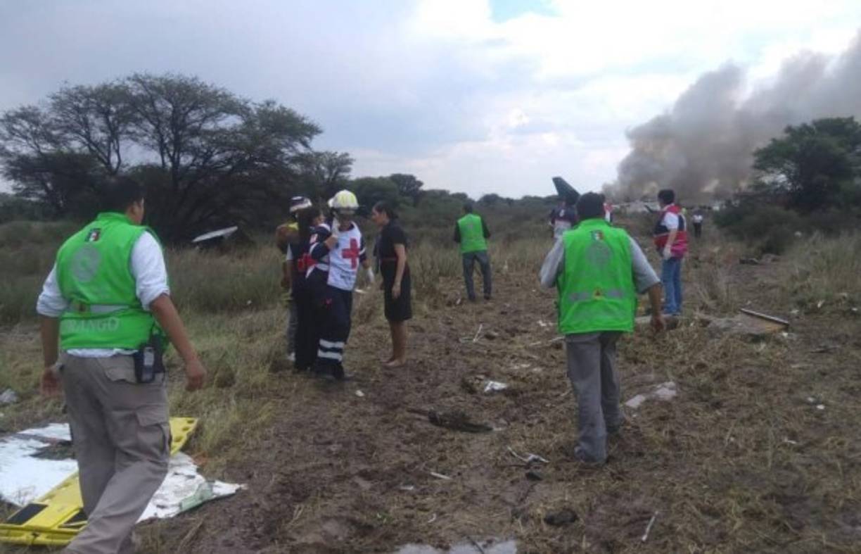 'Se confirma que no hubo fallecidos en el accidente del vuelo #AM2431. En estos momentos se encuentra parte del Gabinete, encabezado por la Coordinadora @RosarioCastroL, para atender a los lesionados y cooperar con las autoridades del aeropuerto en la atención de éste suceso', informó el gobernador en Twitter.
