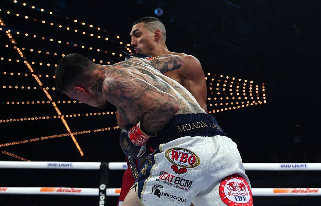 Hubo fuegos artificiales desde la campana de apertura cuando Kambosos asestó un duro derechazo a López en el primer asalto.