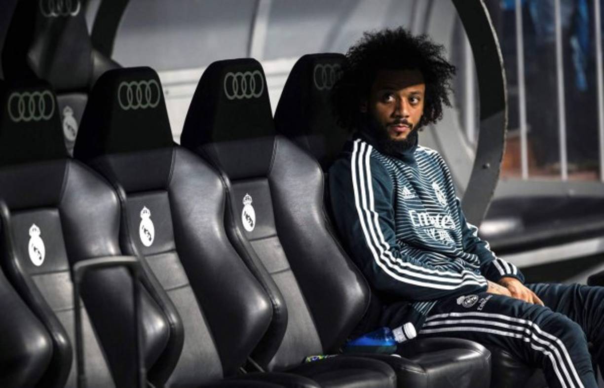 El brasileño Marcelo se volvió a quedar en el banco de suplentes. Así era su cara antes de que comenzara el partido. Foto EFE